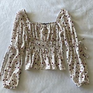 Verge girl Puffy long sleeve blouse.